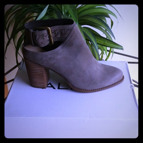 ALDO ADRAYNIA BLOCK-HEEL ANKLE STRAP PUMPS, TAUPE - Picture 1 of 2